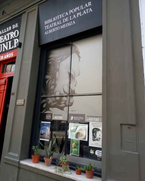 Biblioteca Teatral Alberto Mediza