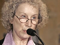La escritora canadiense Margaret Atwood fue galardonada con el Premio Príncipe de Asturias de las Letras en Oviedo.