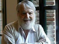 Osvaldo Bayer marcó la necesidad de ''democratizar la prensa''