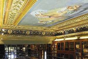 Descubren una pintura barroca del siglo XVIII en el techo de l'Ateneu Barcelonès