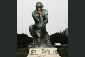 Quieren trasladar El pensador por su avanzado deterioro