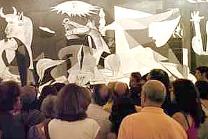 El movimiento del Guernica no causó daño y fue aprovechado para su limpieza