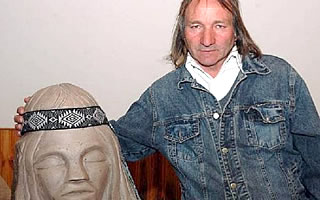 Una obra en piedra de Jorge Bagli fue premiada en Loncopué por el movimiento internacional ''Be Art''