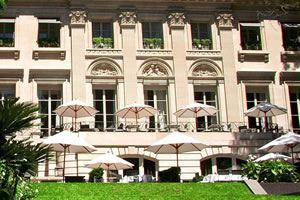 Muestra de arte en el Palacio Duhau