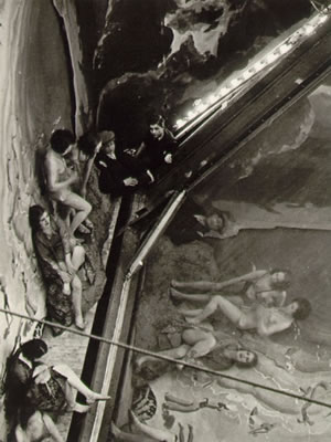 Backstage at the Folies Bergere, de  Brassai