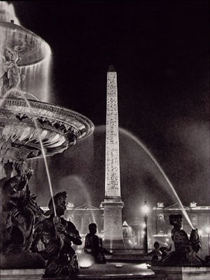 Obelisk and fountains in the Place de la Concorde, de  Brassai