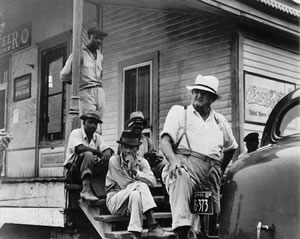 Plantation Overseer and His Field Hands, de Dorotea Lange
