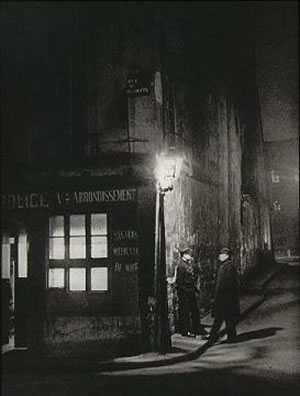 Police station, de  Brassai