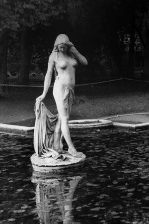 Desnuda en la plaza, de Alejandro Boeris