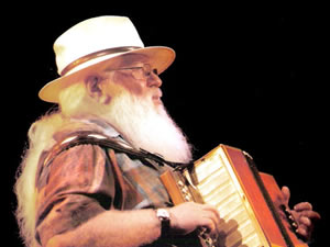 Hermeto Pascoal en el Sha