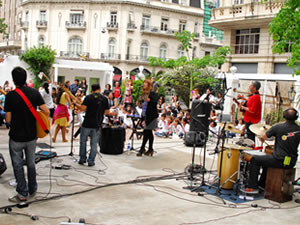 Música en el Patio de Atrás