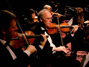 Orquesta Juan de Dios Filiberto junto a Quasimodo Trío